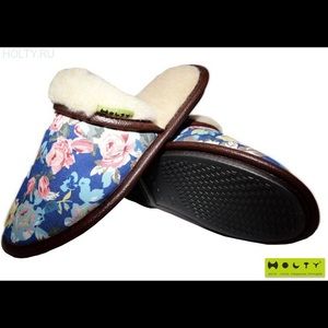 100% Merino Wool slippers. Absolutely new!